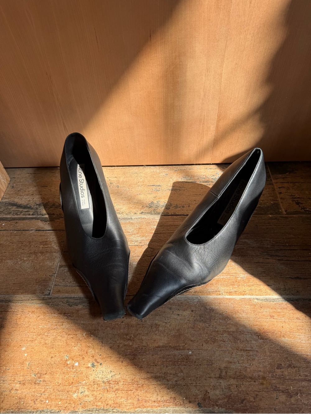 Acne Studios Black Leather Mid-Kitten Heel Pumps - Picture 3 of 5